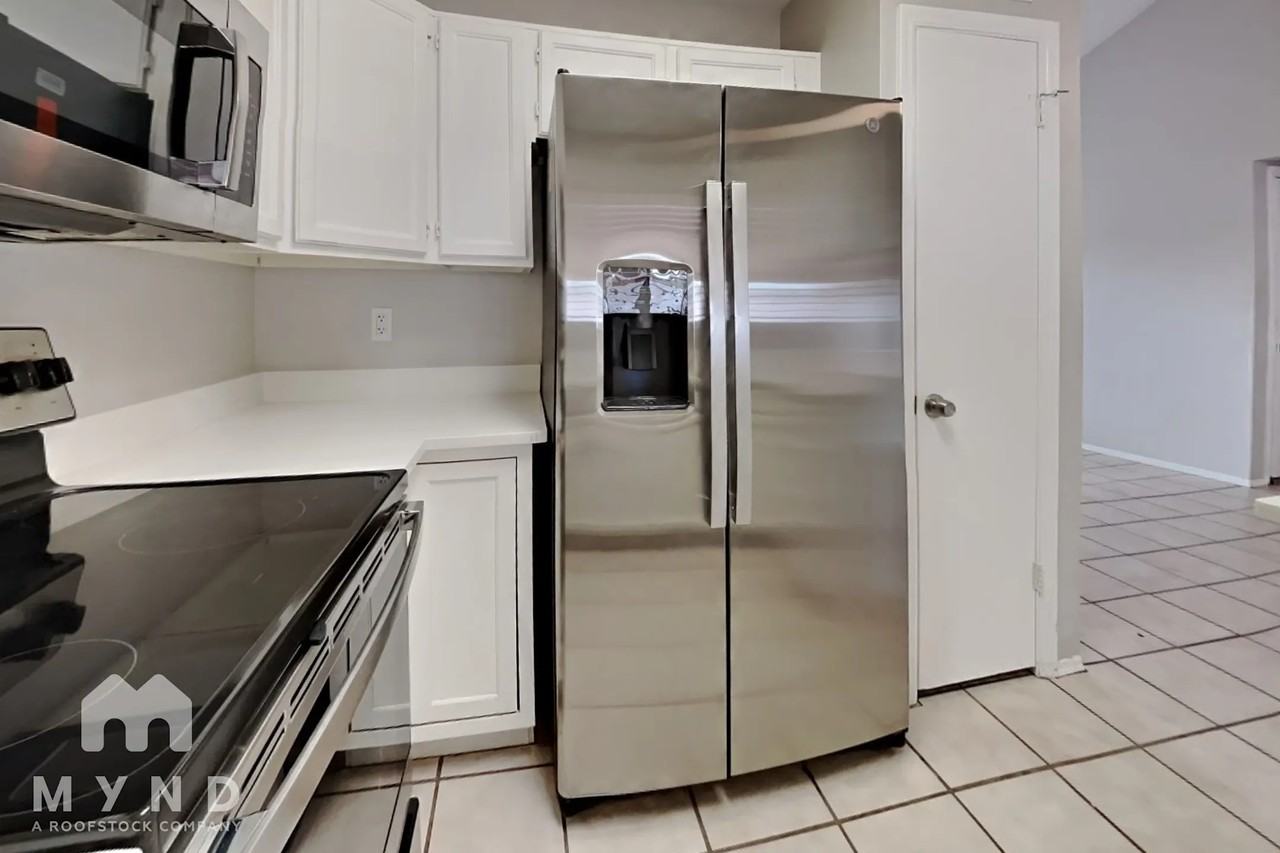 11220 N 72nd Dr - Photo 3 of 31