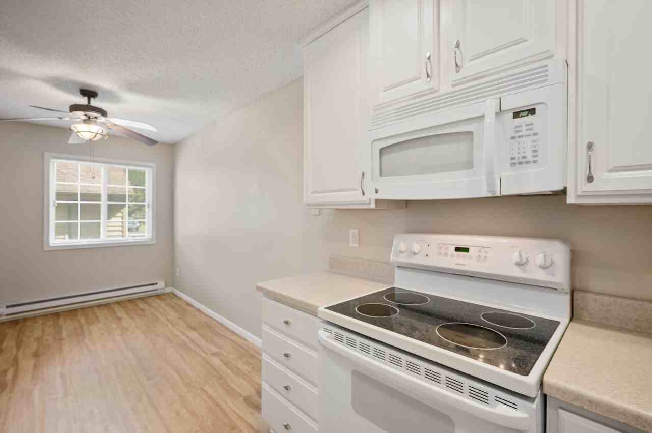 Somerset Oaks Apartments and Townhomes - Photo 3 of 18