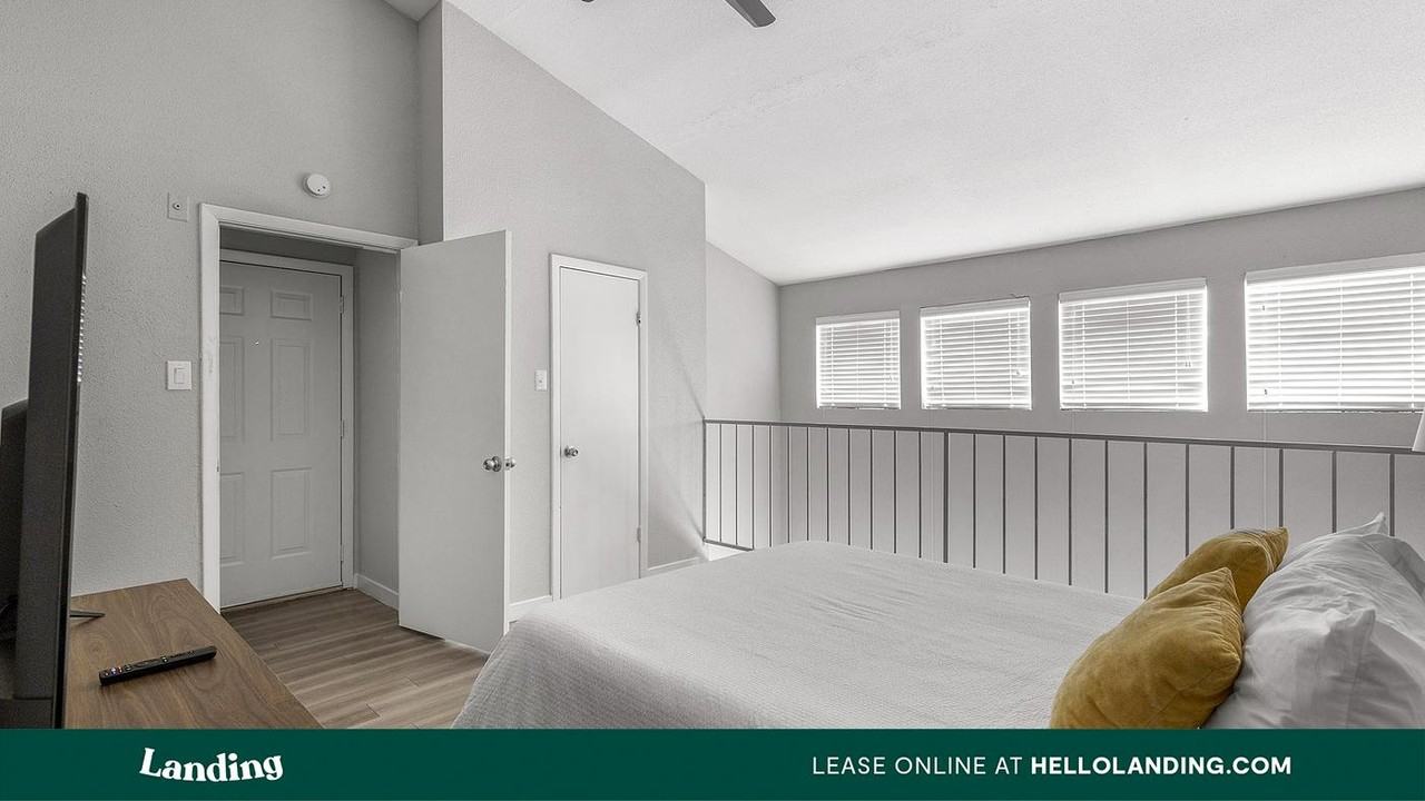 5301 Overton Ridge Blvd - Photo 6 of 50