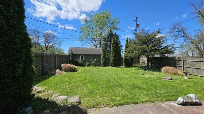 1141 Cleo St - Photo 4 of 14