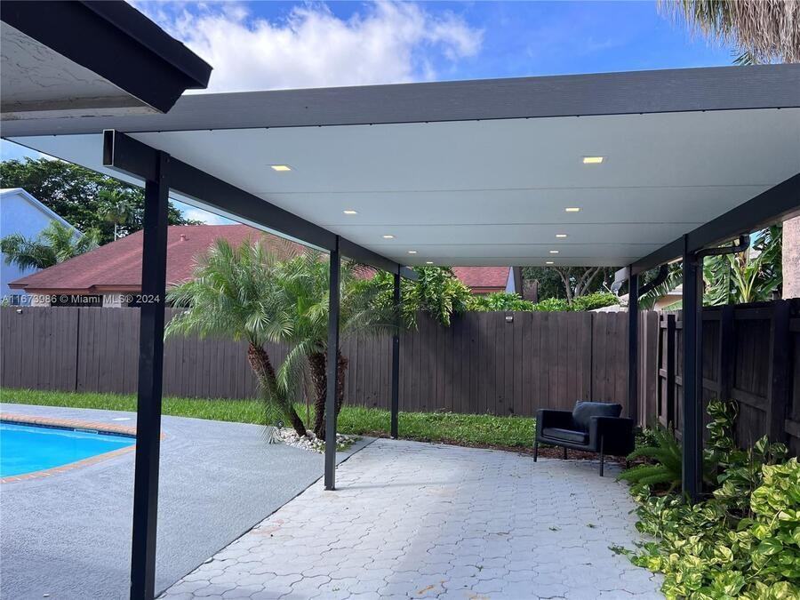 620 Sw 98th Ter - Photo 3 of 25