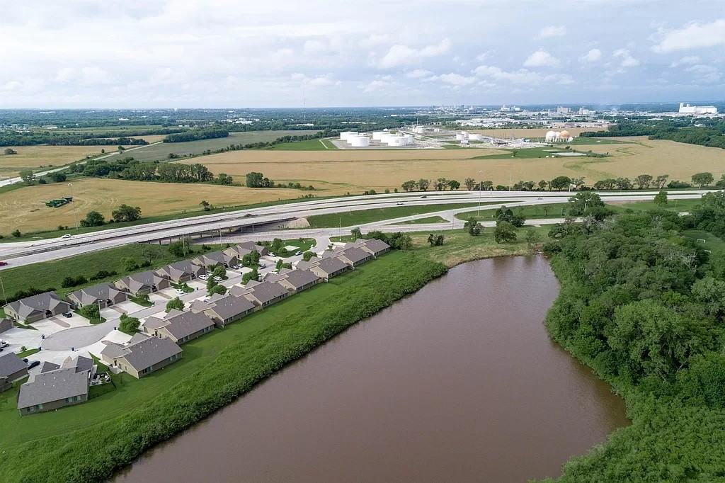 2750 E 45th Ct N #NA - Photo 5 of 22