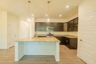 18428 Palisades Ct #18428 - Photo 3 of 10