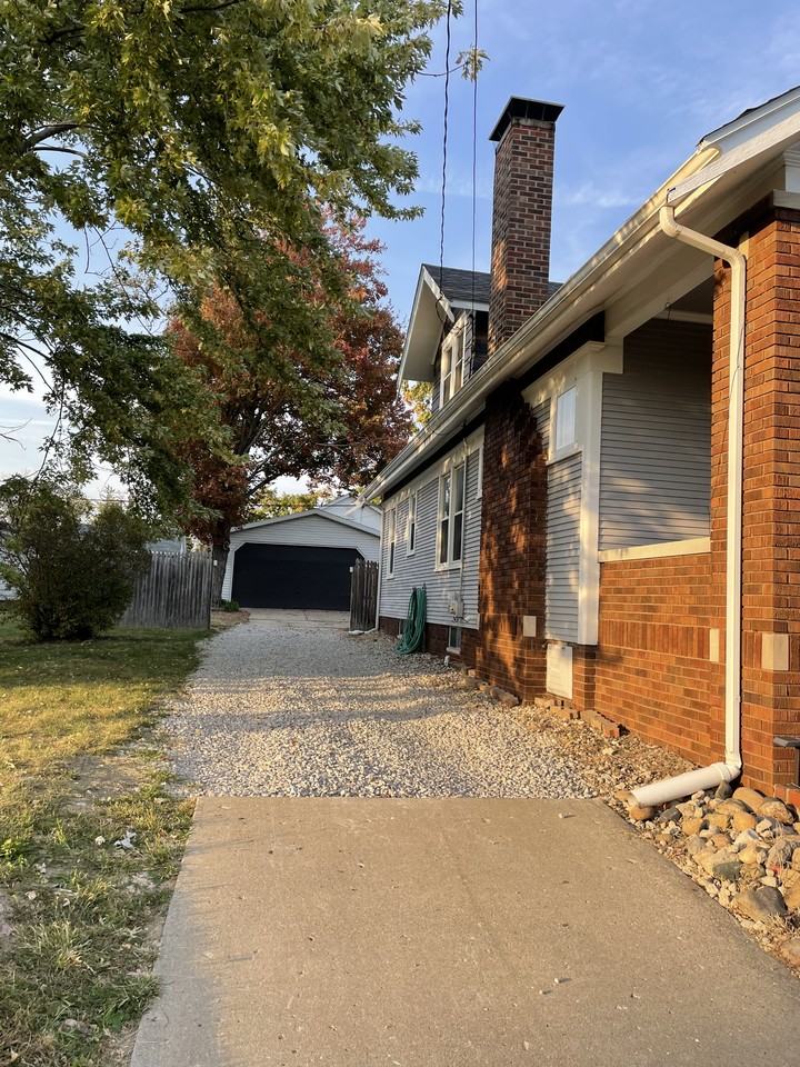 1117 E Glen Ave #NA - Photo 3 of 38