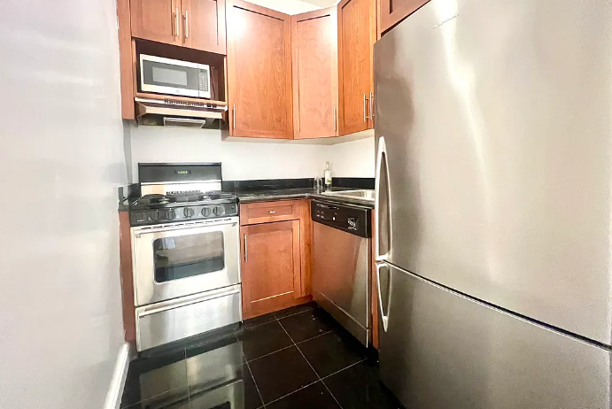 128 East 24th Street #4A - Photo 4 of 6