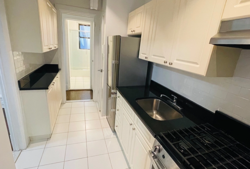 142 W 55th St #3B - Photo 5 of 6