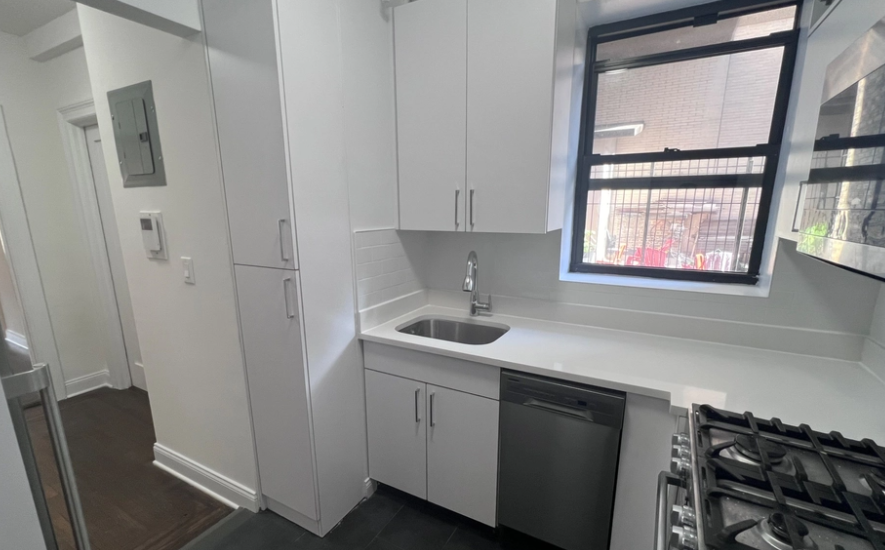 158 E 37th St #5A - Photo 2 of 8