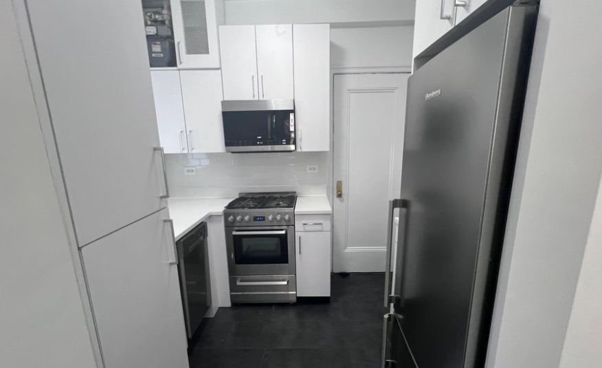 158 E 37th St #5A - Photo 3 of 8