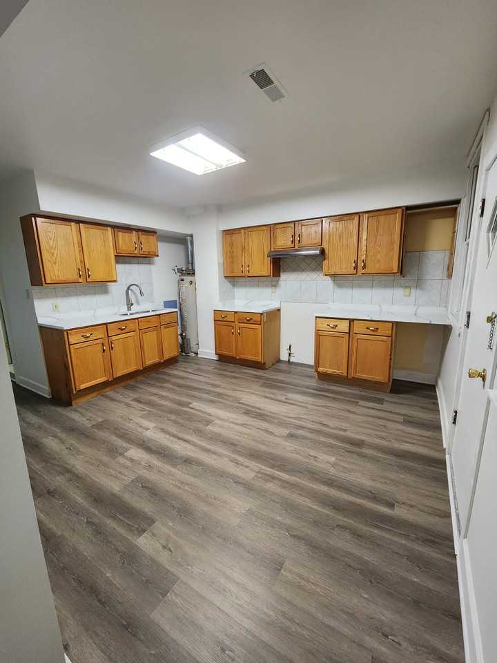 9046 S Brandon Ave #3 - Photo 2 of 9