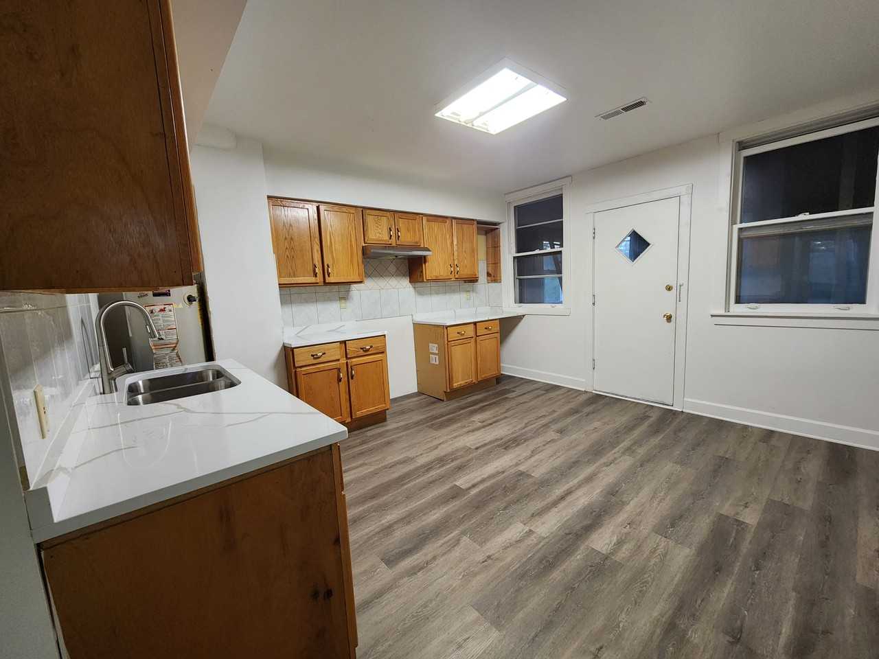 9046 S Brandon Ave #3 - Photo 3 of 9