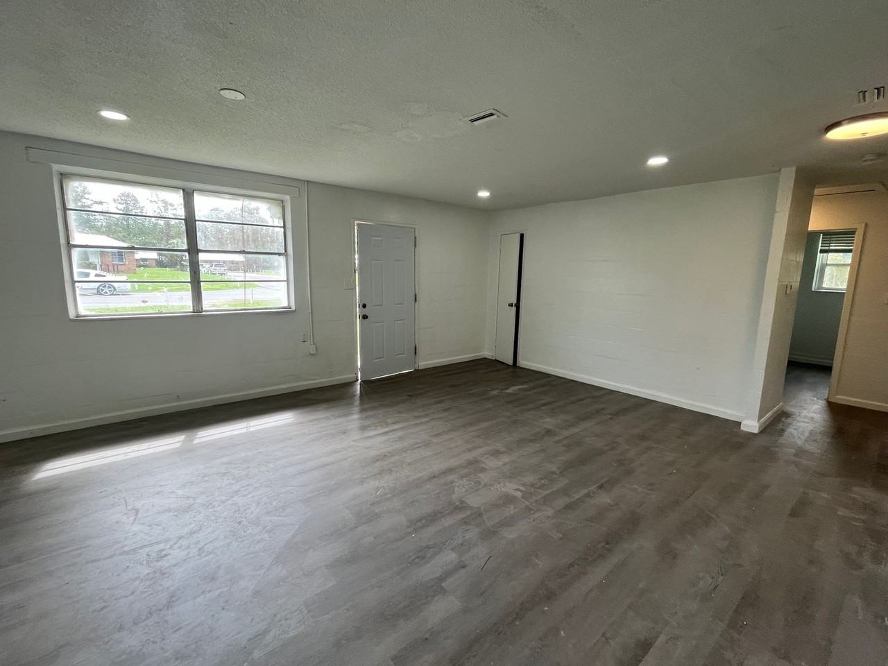 Horizon Circle Apartments - Photo 2 of 17