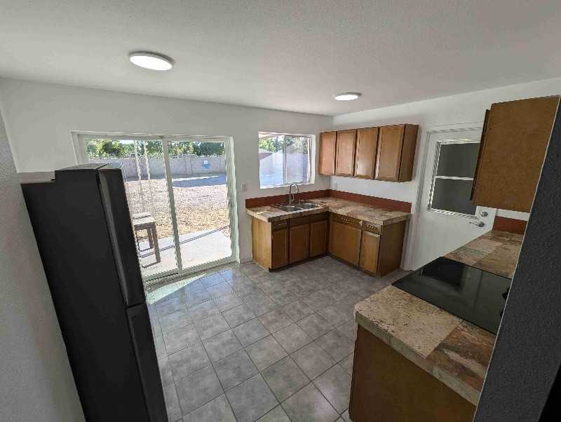 3807 W Wethersfield Rd - Photo 2 of 13