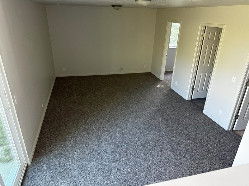 460 Country Club Dr - Photo 3 of 6