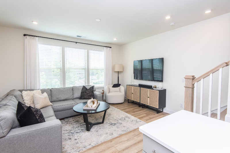 210 Judson Ave - Photo 2 of 18