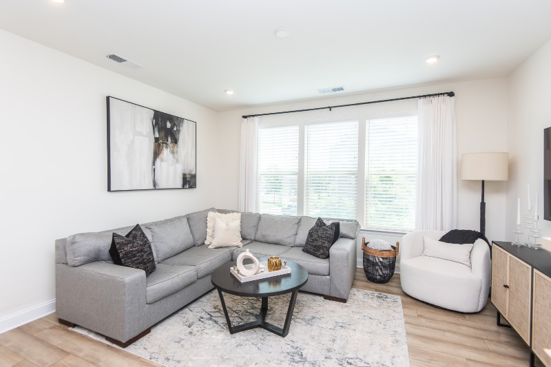 210 Judson Ave - Photo 3 of 18