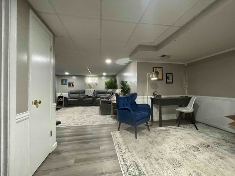 1042 Cantebury Cir - Photo 2 of 3