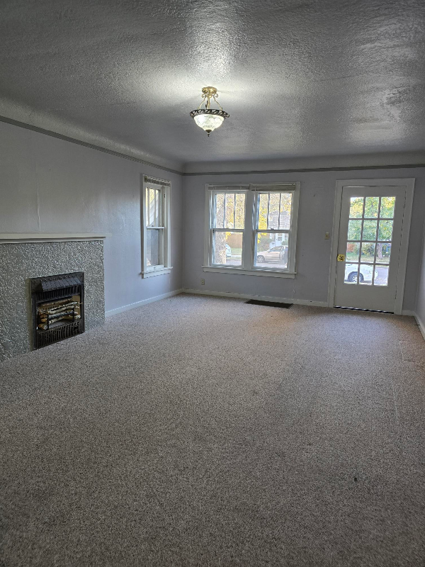 29 Alderson Ave #MAIN - Photo 2 of 9