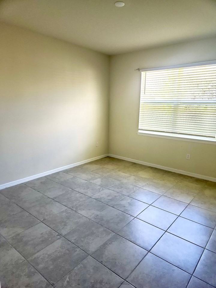 2501 Southlawn Ln - Photo 2 of 10