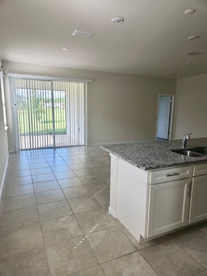 2501 Southlawn Ln - Photo 4 of 10