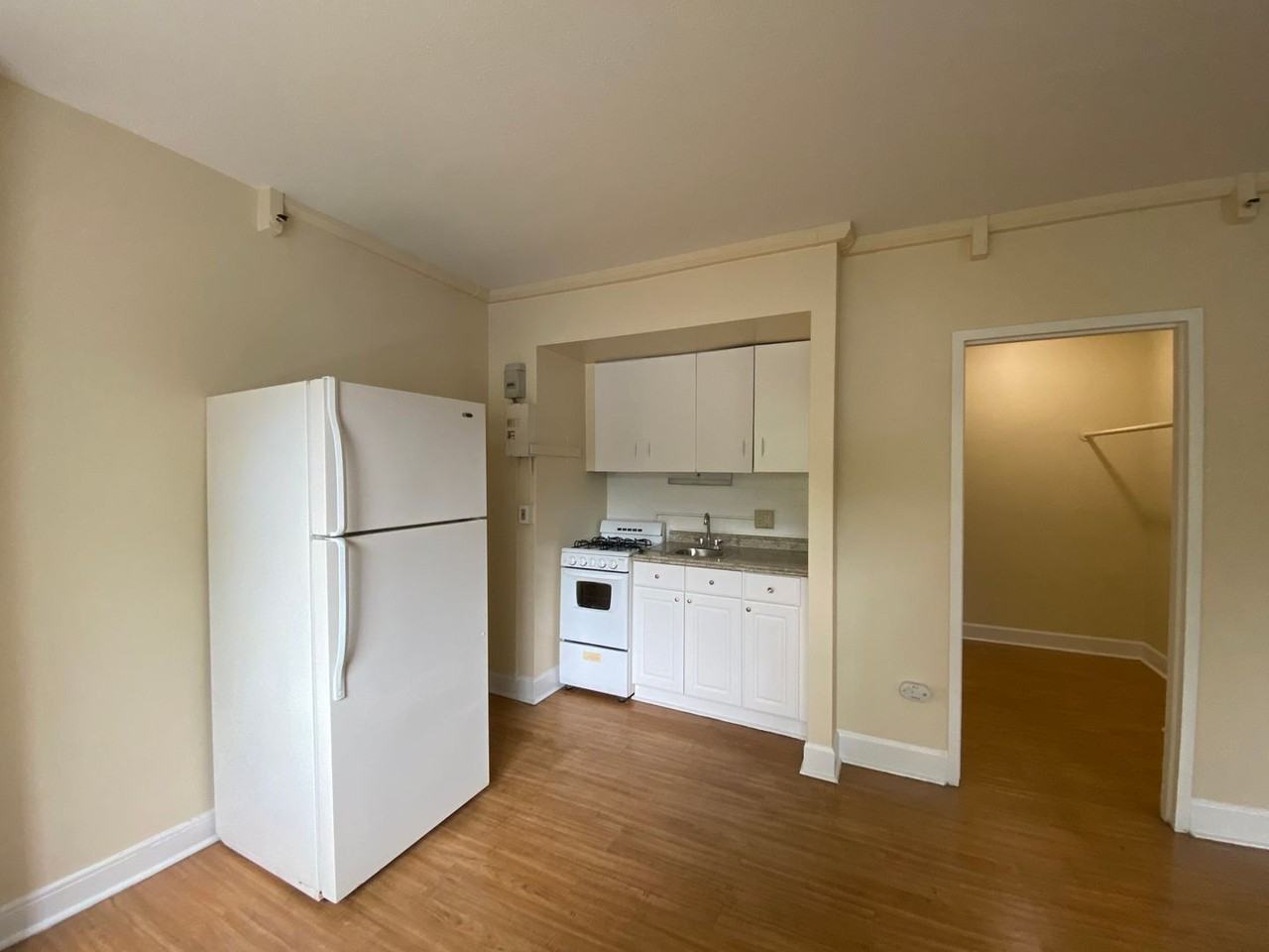 River Plaza - Photo 2 of 25