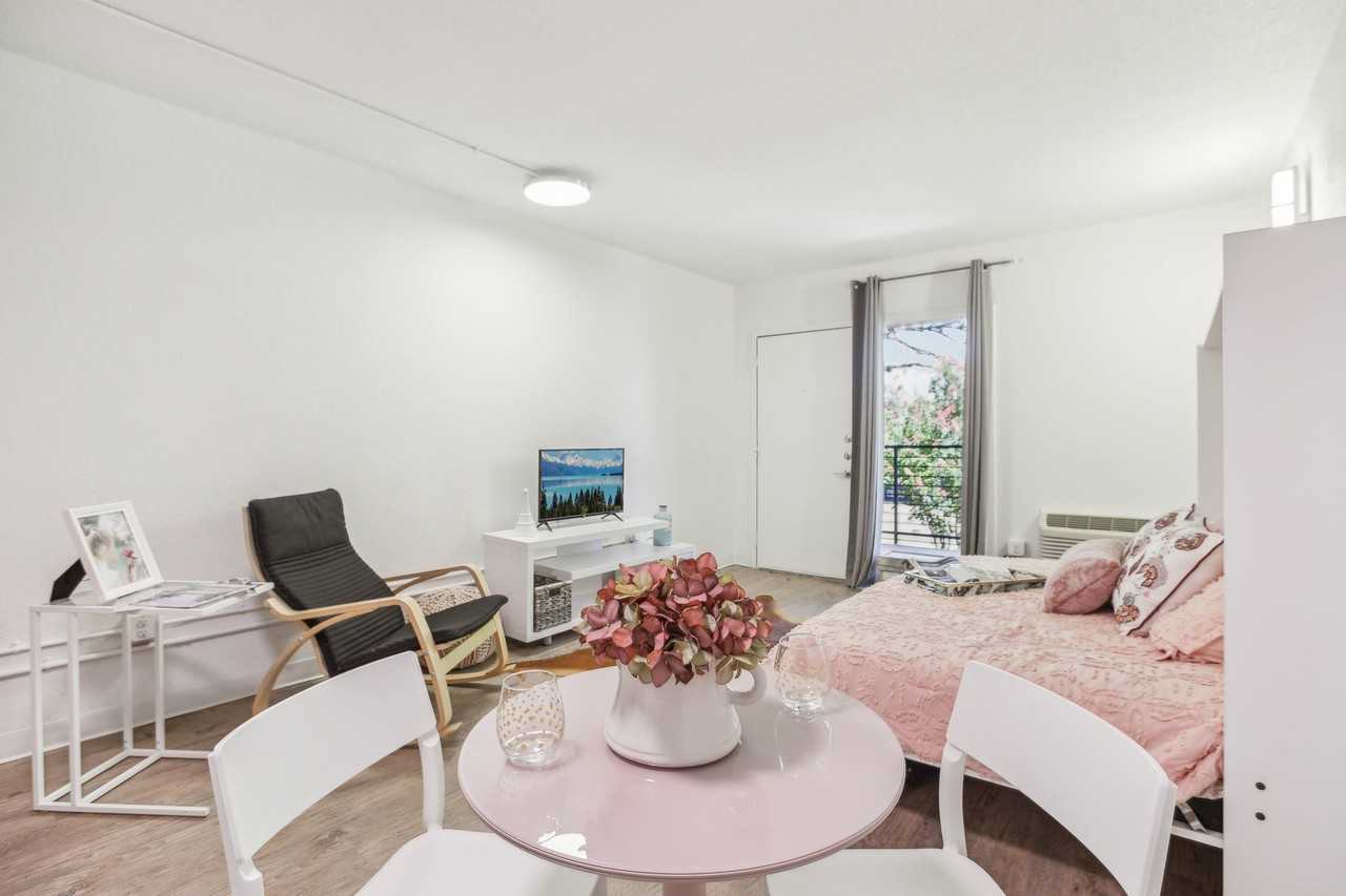 Centro Studio Homes - Photo 3 of 33