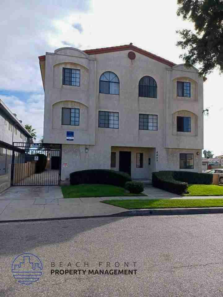 4452 W. 137th St - Photo 2 of 10