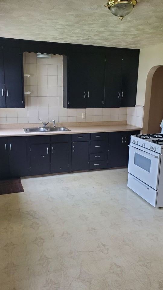 377-381 S. Greenwood Street - Photo 2 of 7