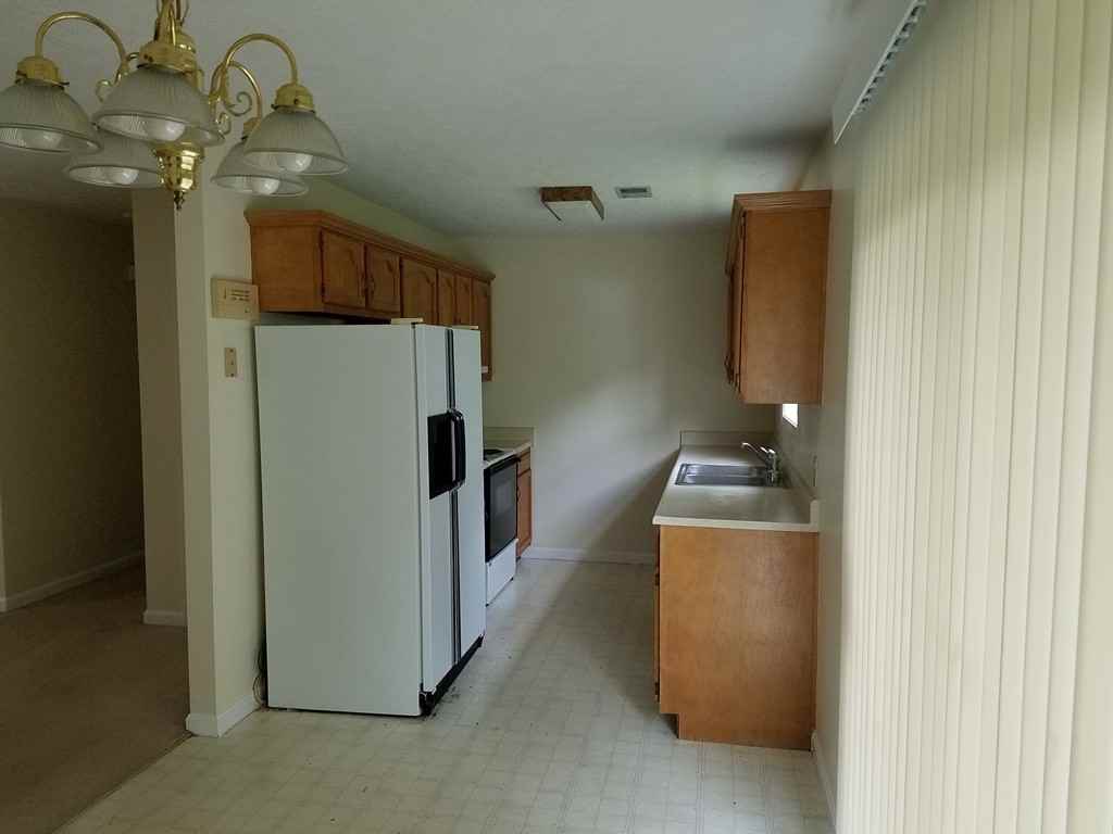 203 Debbie Dr - Photo 3 of 6