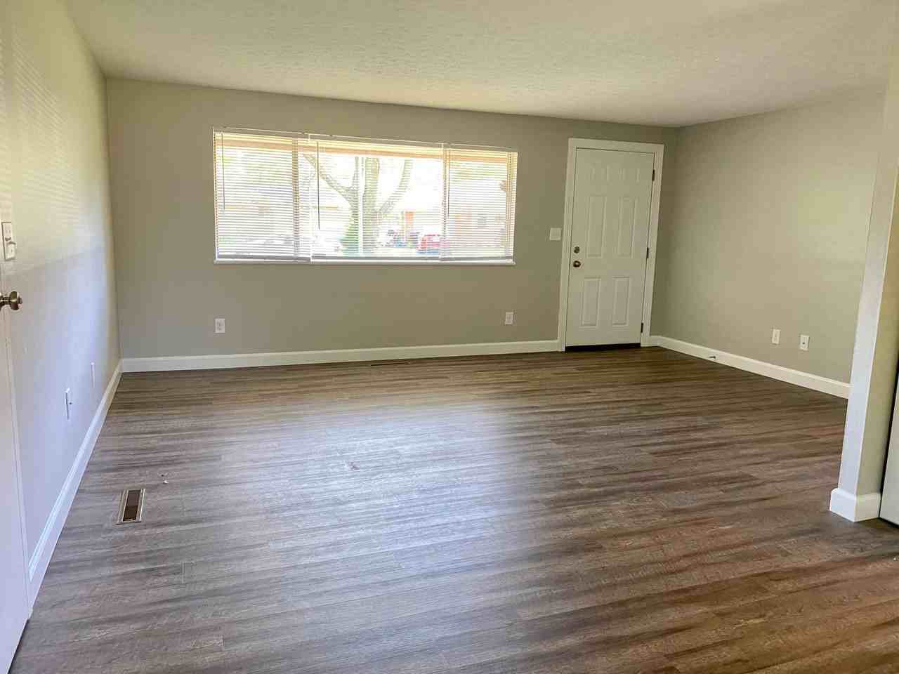 4418 Primrose Ln - Photo 5 of 20