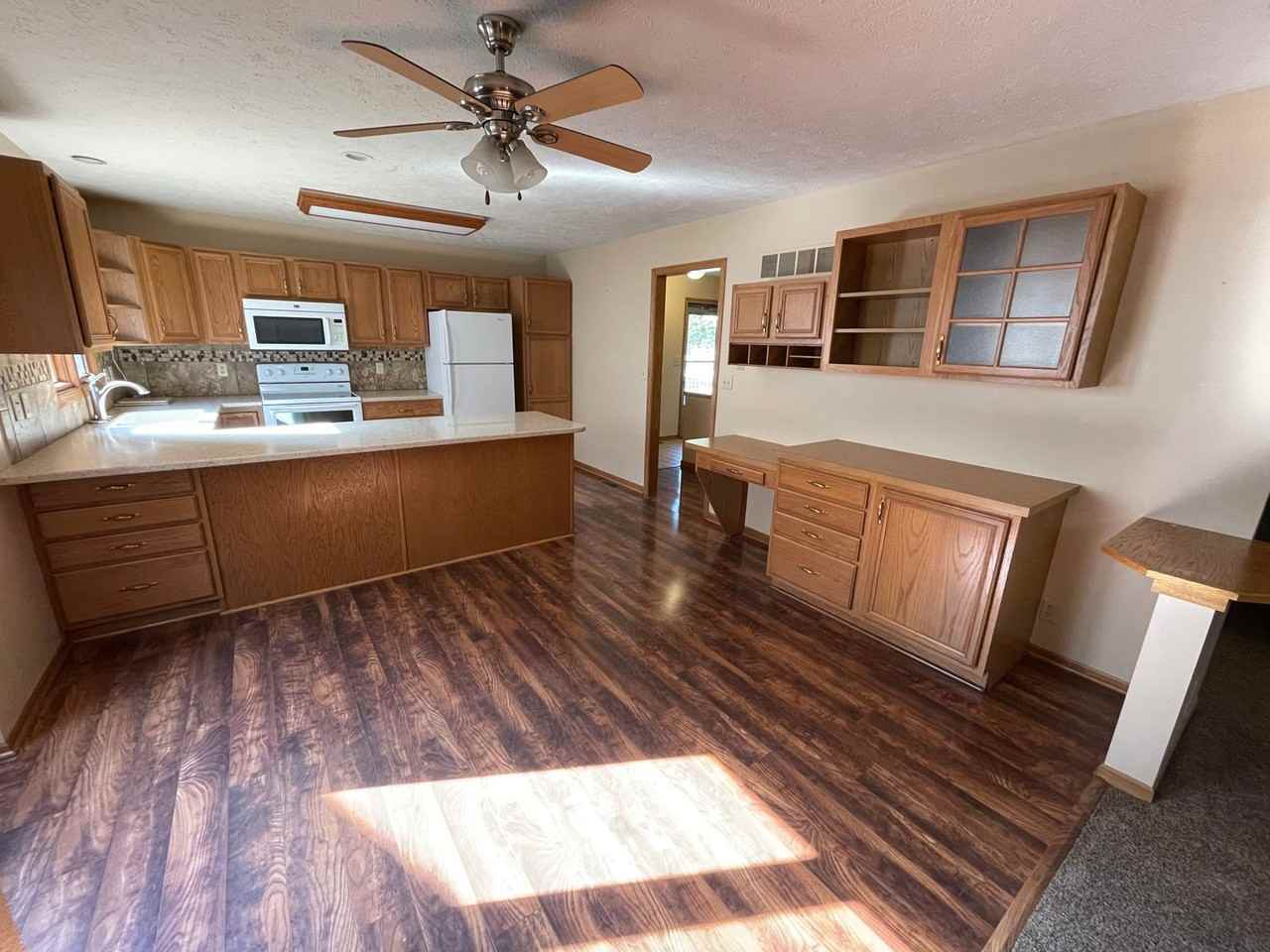 8302 Pagoda Ct - Photo 2 of 31