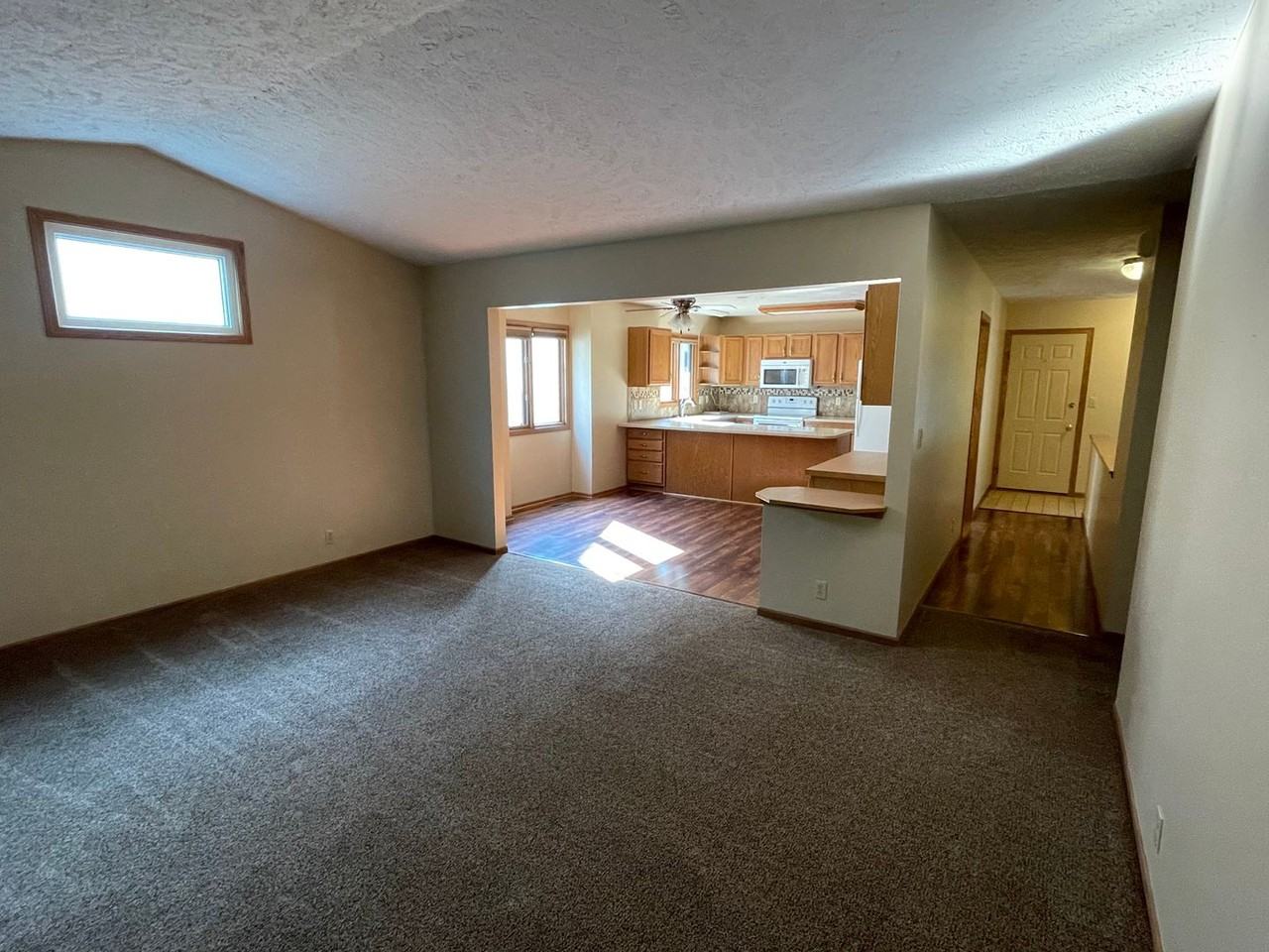 8302 Pagoda Ct - Photo 3 of 31