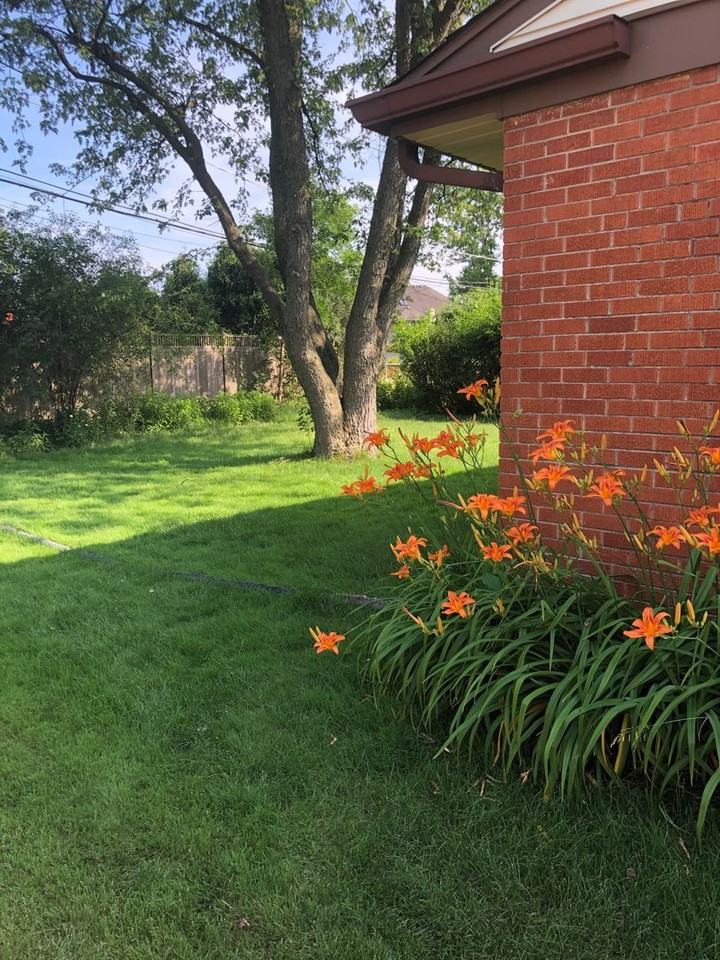 221 S Linden Ave - Photo 2 of 24