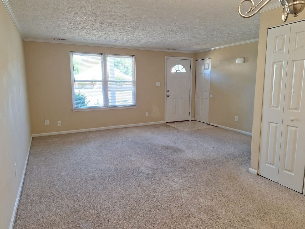 221 Anne Dr - Photo 3 of 21