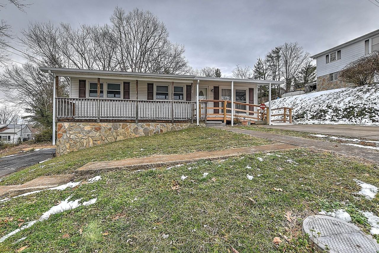 1117 Woodside Dr - Photo 2 of 20