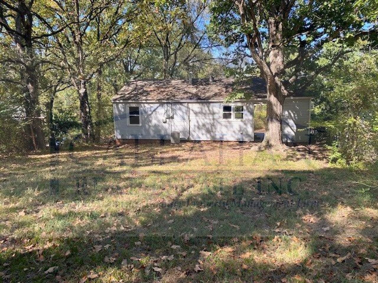 1812 W 36th St - Photo 6 of 17