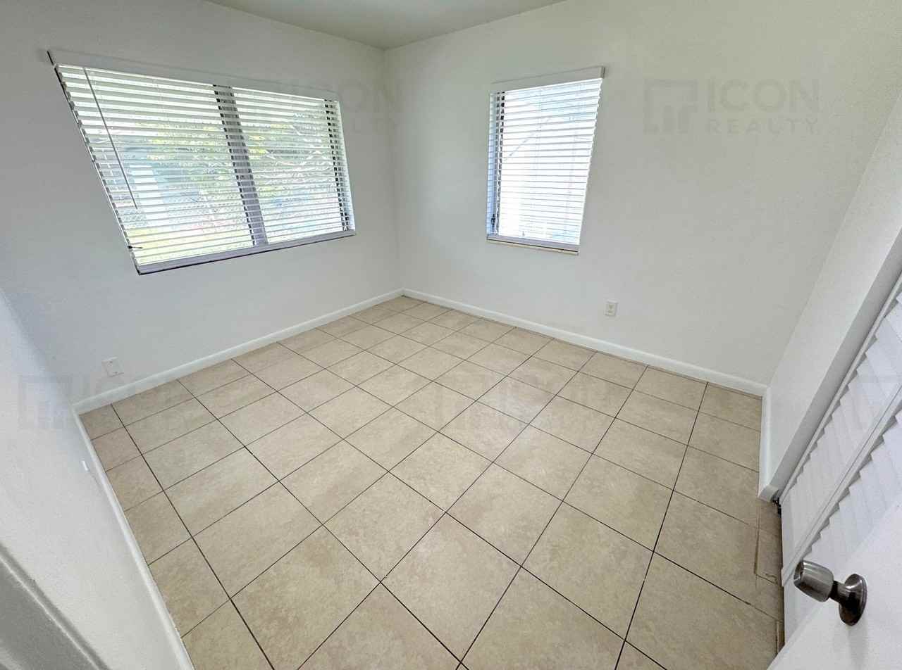 1641 Nw 24th Ter - Photo 7 of 12