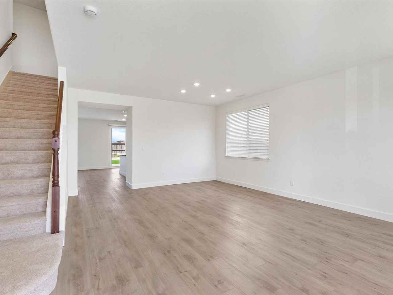 2264 Great Bluffs Ln - Photo 4 of 36