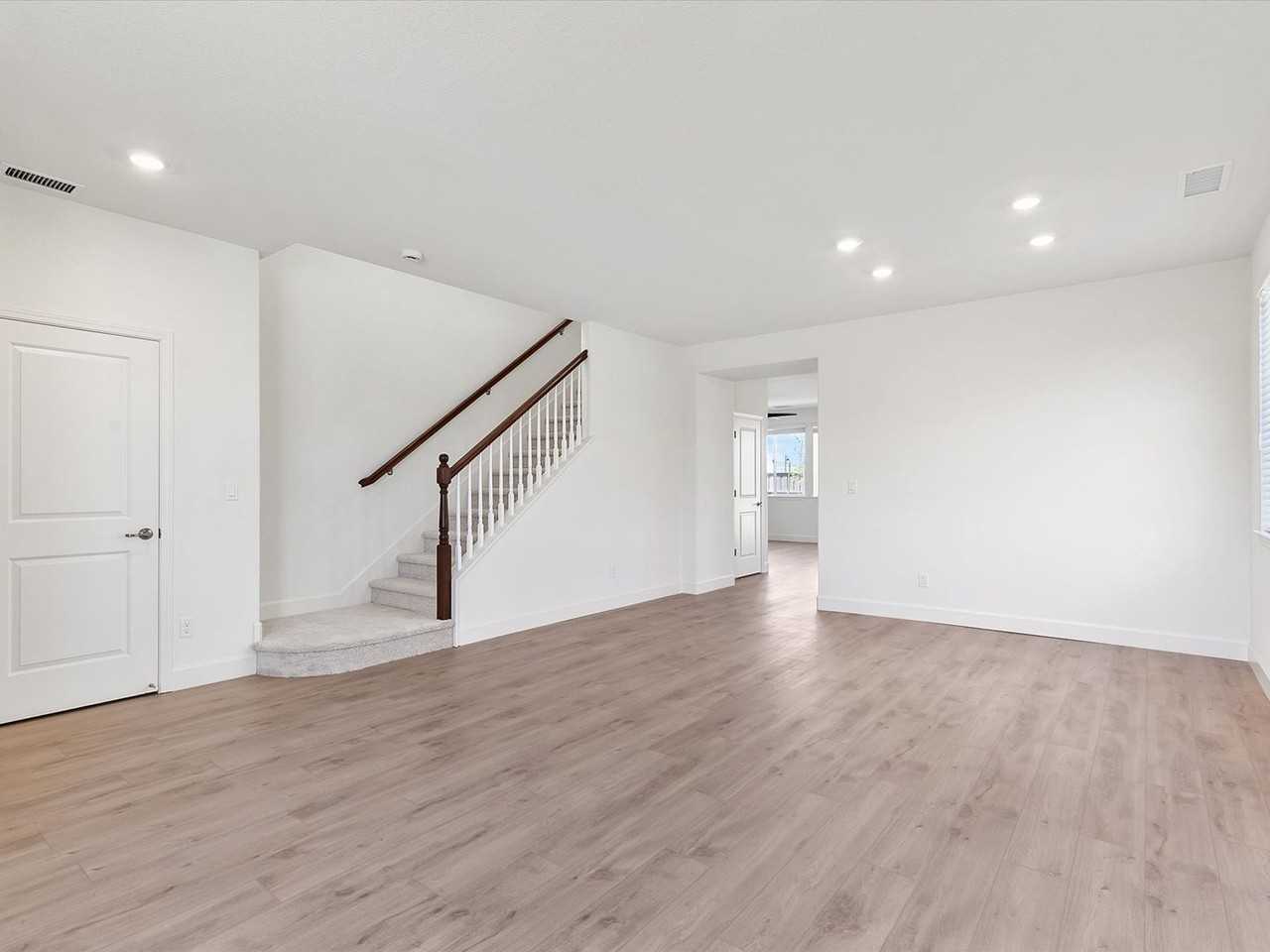 2264 Great Bluffs Ln - Photo 5 of 36