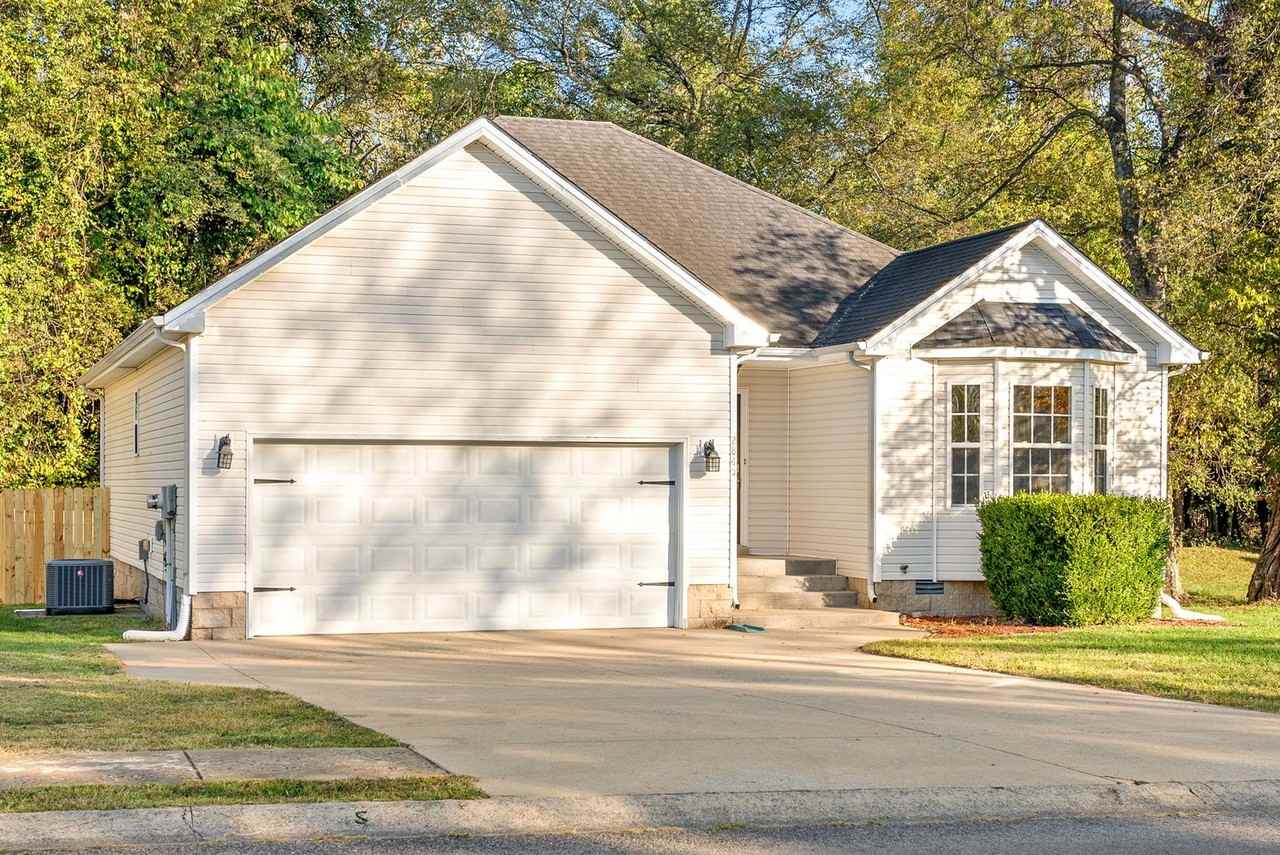 2845 Teakwood Dr - Photo 2 of 34