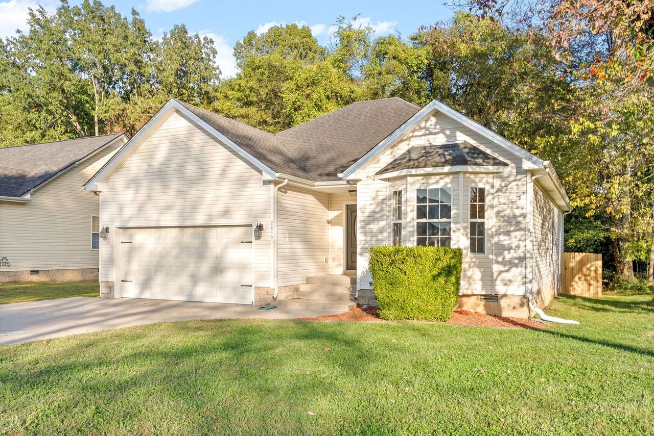 2845 Teakwood Dr - Photo 3 of 34