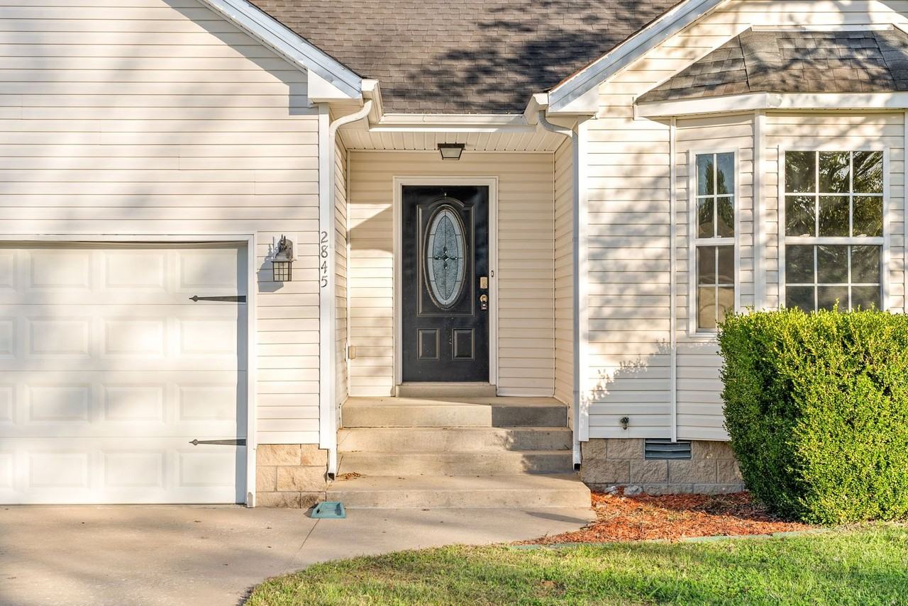 2845 Teakwood Dr - Photo 4 of 34