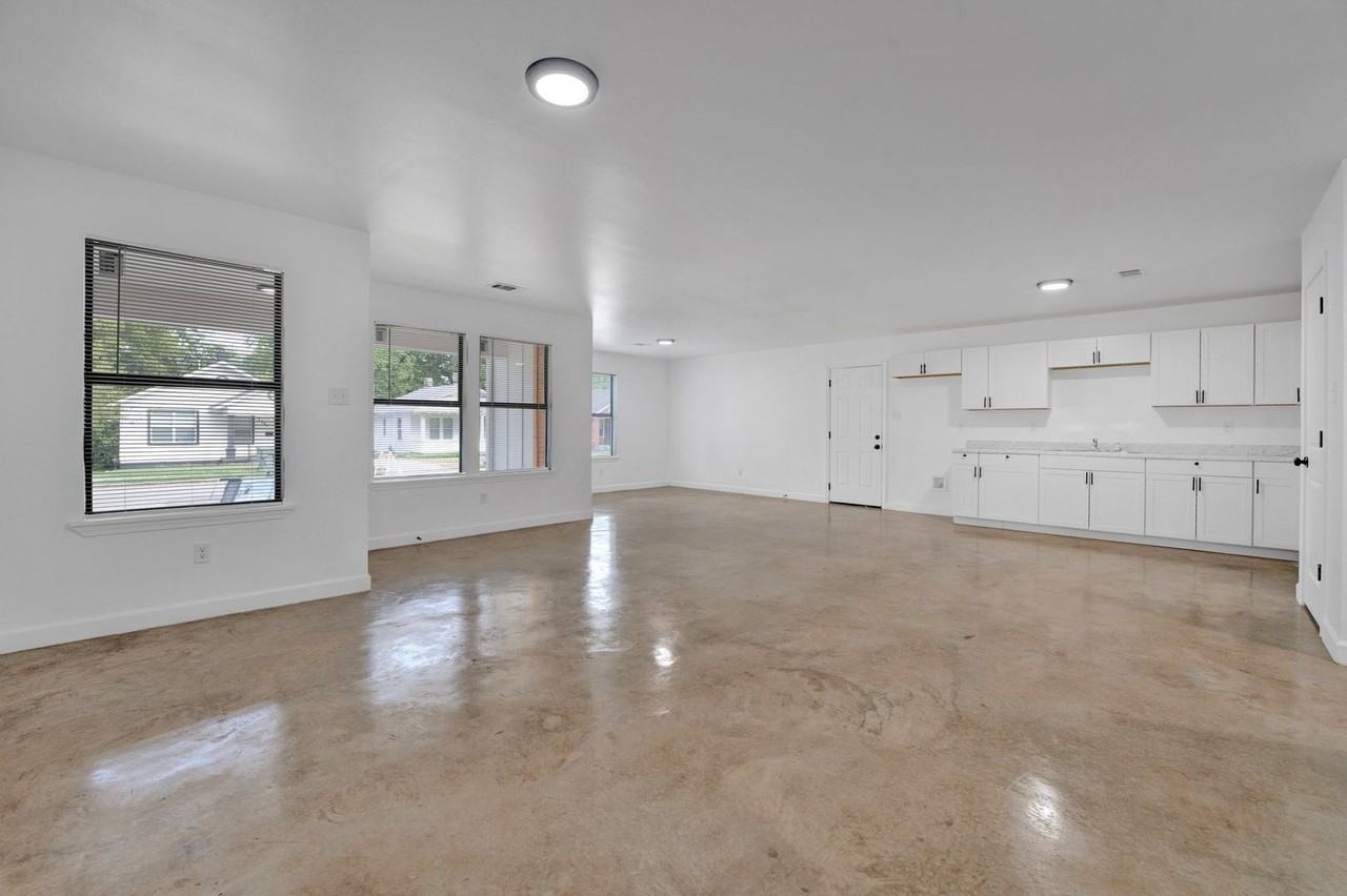 315 Glencoe Rd - Photo 2 of 3