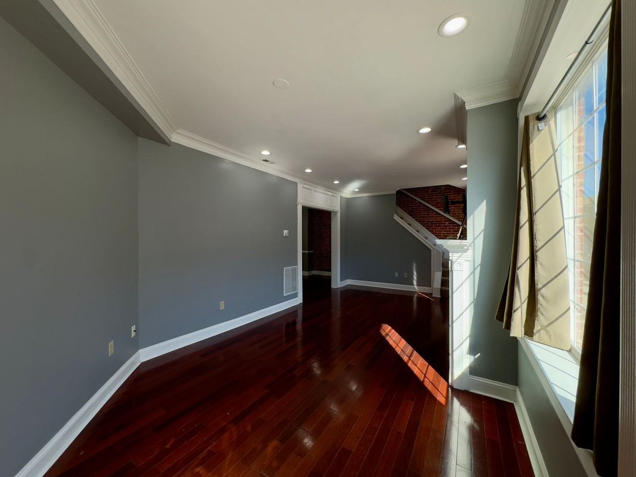 1158 Scott St - Photo 5 of 35