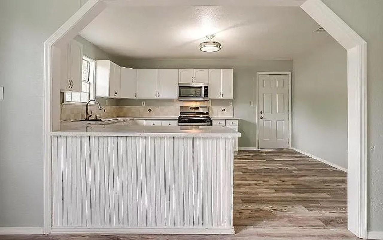 801 Ne 3rd St - Photo 3 of 10