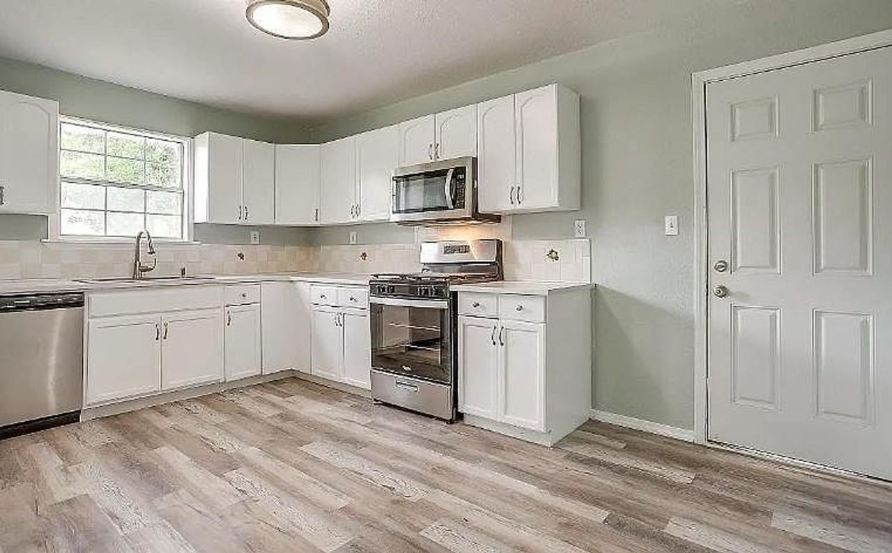 801 Ne 3rd St - Photo 5 of 10