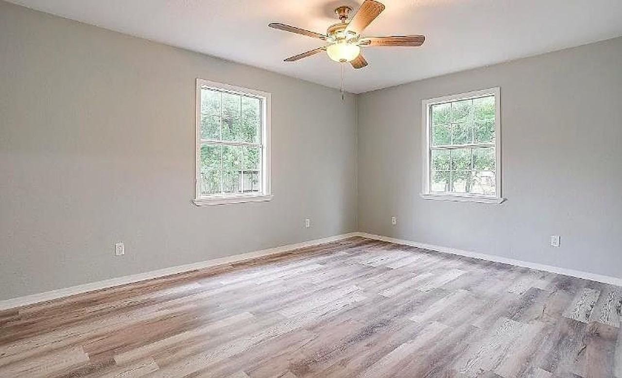 801 Ne 3rd St - Photo 6 of 10