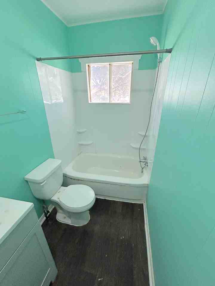 423 6th Ave Ne #1 - Photo 2 of 10