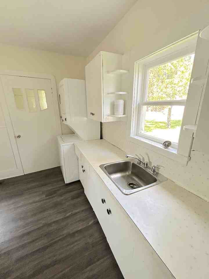 423 6th Ave Ne #1 - Photo 3 of 10