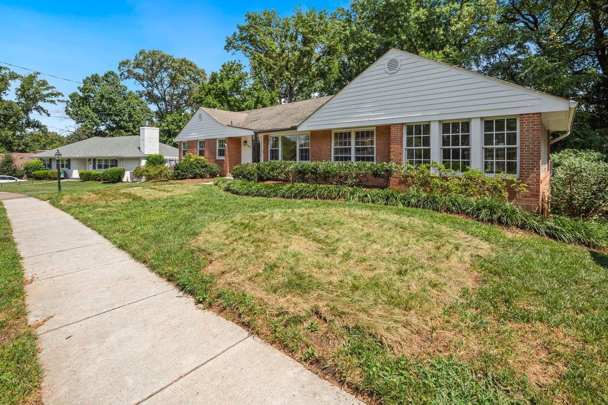 3405 N Peary St - Photo 2 of 20