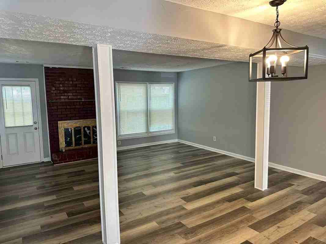 415 Patrick Henry Ct - Photo 2 of 10